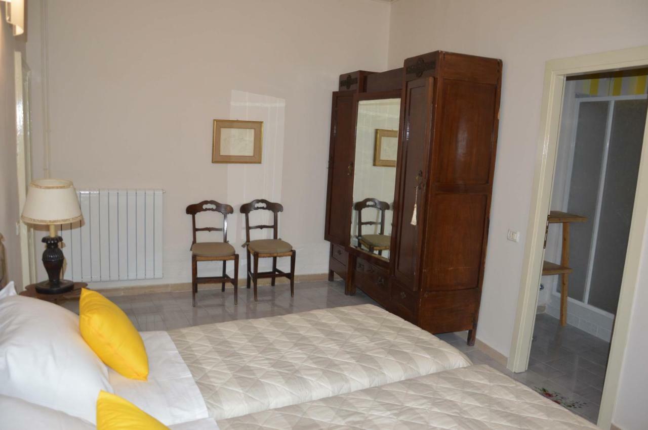 Casa Ciri Bed & Breakfast フォリーニョ エクステリア 写真