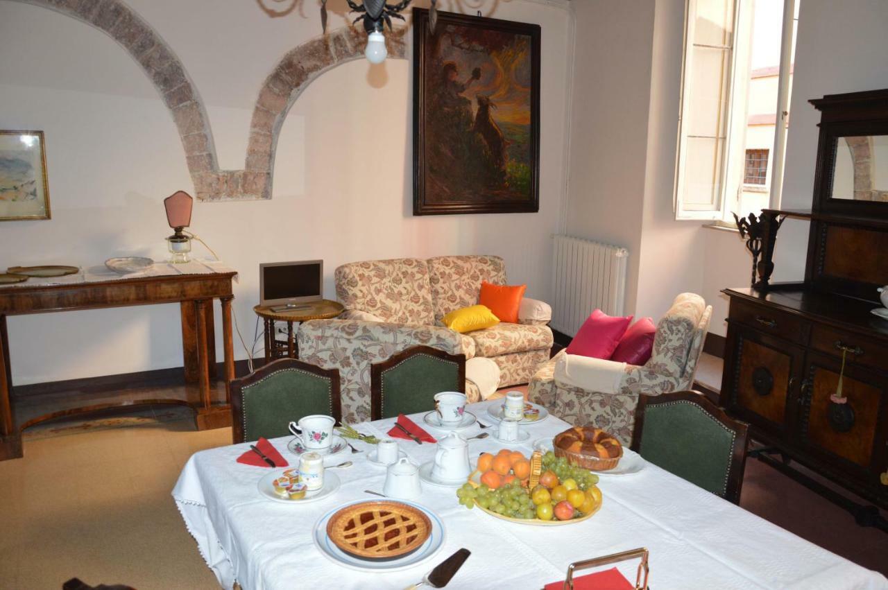 Casa Ciri Bed & Breakfast フォリーニョ エクステリア 写真